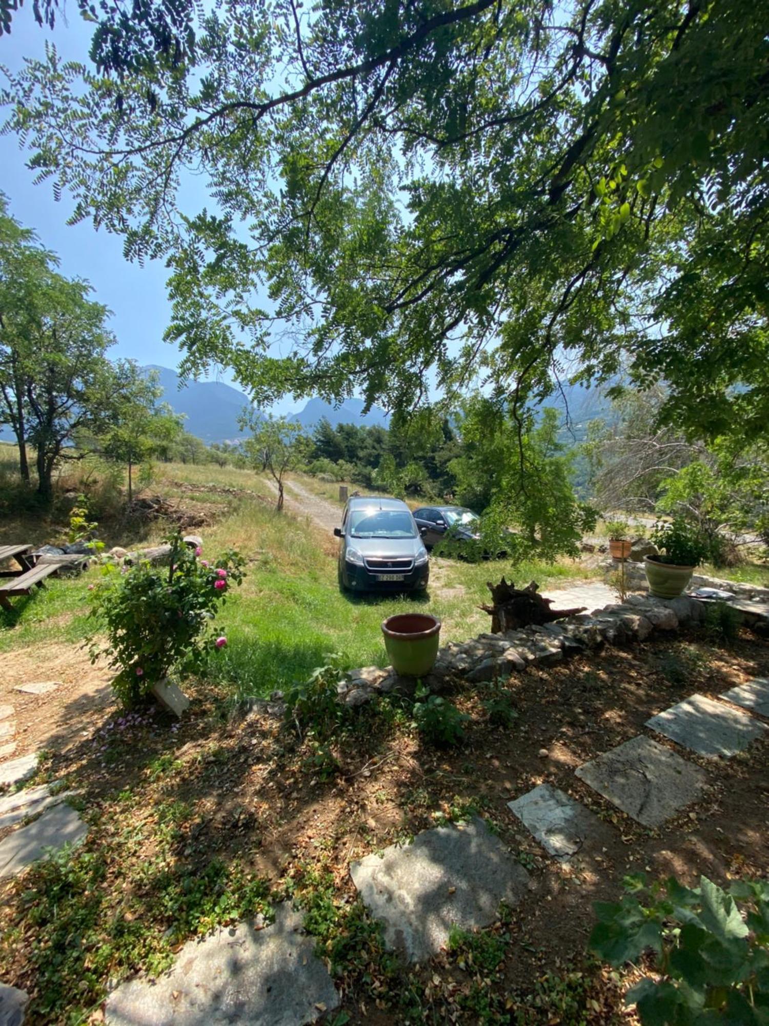 Corps De Garde De La Roche Villa Mont Dauphin Bagian luar foto
