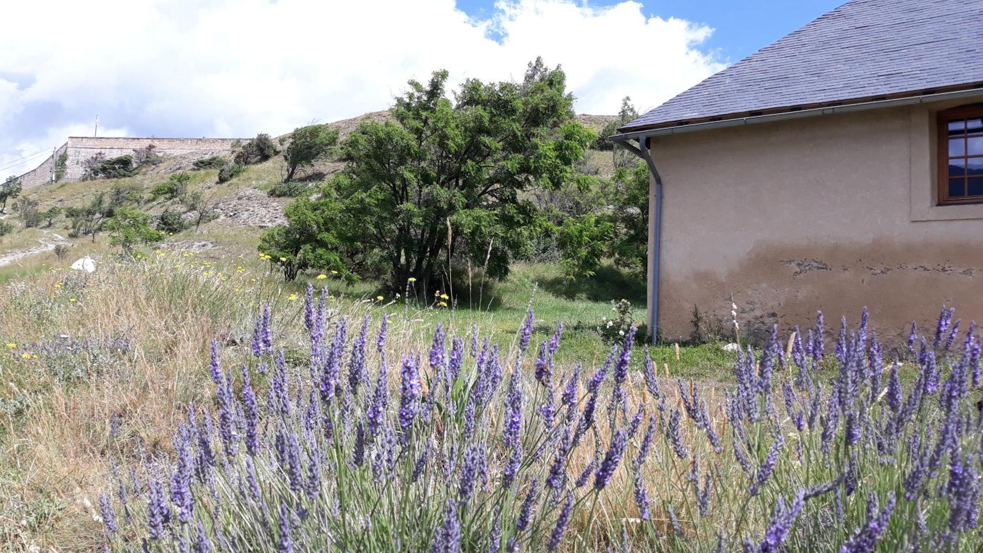 Corps De Garde De La Roche Villa Mont Dauphin Bagian luar foto